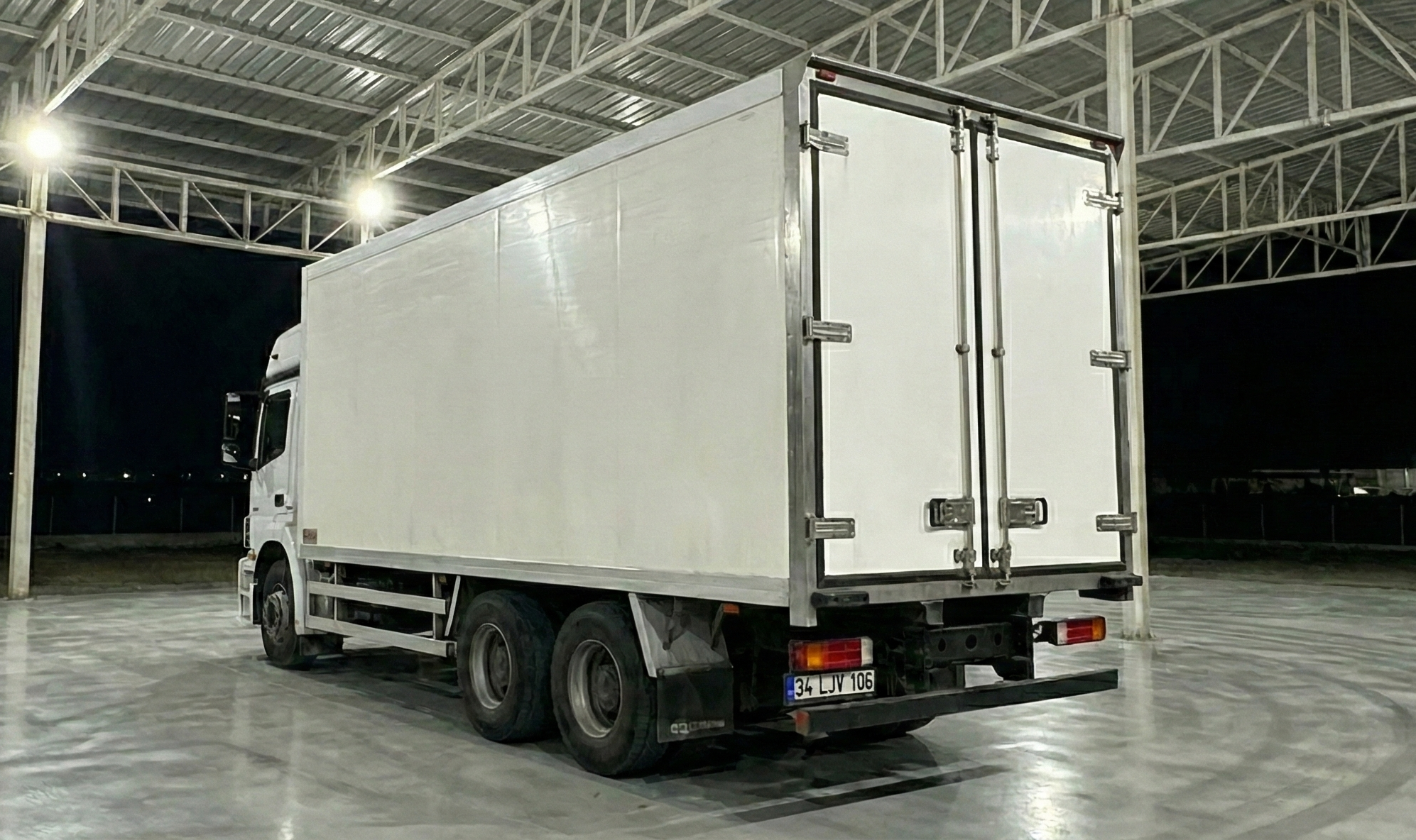 Mercedes Axor | Paslanmaz Galvaniz Kapalı Kasa